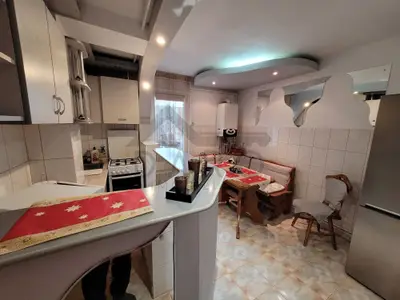Vand apartament cu 2 camere, etaj 1 pe Bulevardul Pandurilor