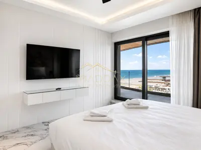 Apartament LUX**5 Camere**Prima linie la MARE**Complex cu piscina//MAMAIA