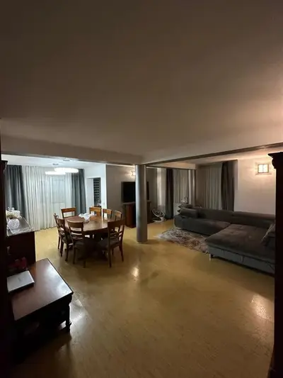 Casă elegantă și primitoare–într-o zonă liniștită, aproape de Primărie!