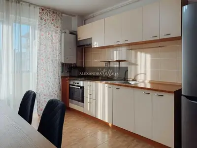 Apartament de vanzare, 2 camere, etaj intermediar, balcon, parcare