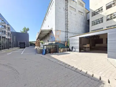 Spatiu industrial 90 mp + birou 15 mp de inchiriat in zona Calea Baciului!