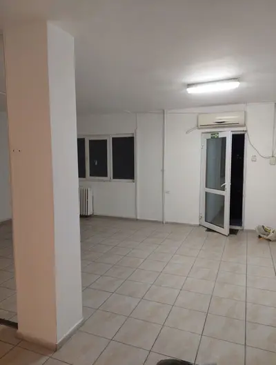 Apartament 3 camere..Pt locuit sau spatiu comercial, sediu, zona Victor