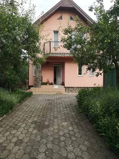 Două case în aceeași curte — 228 mp utili, 1.000 mp teren, Calea Sighișoarei