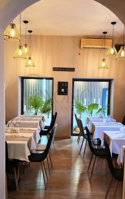 Restaurant amenajat de închiriat | Grădină de vară |