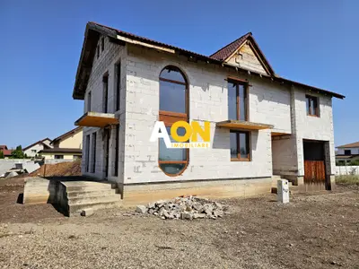 Casa la rosu, 4 camere, 301 mp teren, P+1, zona Alba-Micesti