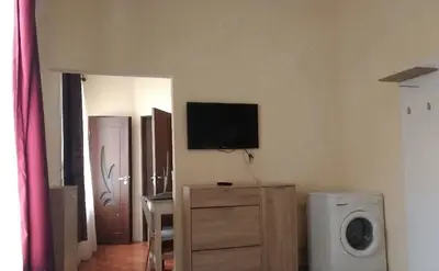 BRASADAS vinde ap 2 cam etaj 1 in zona semicentrala.