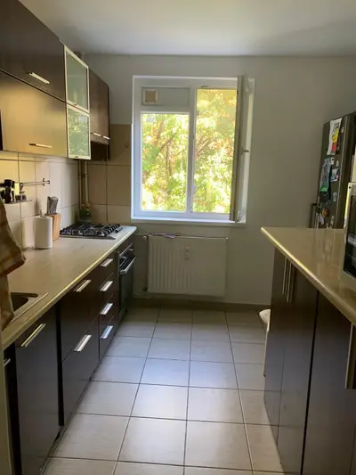 Vând apartament 4 camere