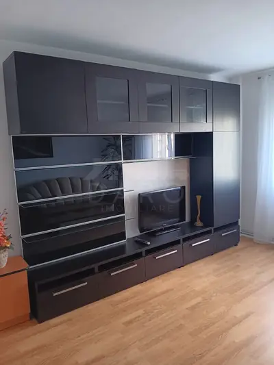 Inchiriez apartament 3 camere + 2 bai (ZONA UNIRII)