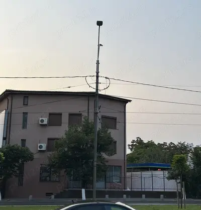 Cladire cu spatiu comercial stradal