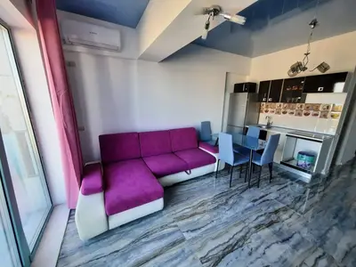Studio in prima linie 32 mp  Et. 5/6  An 2000  Mamamia Zev Mediteraneo
