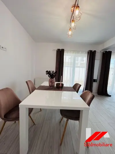 Casa 4 camera, finisata , curte spatioasa zona Selimbar