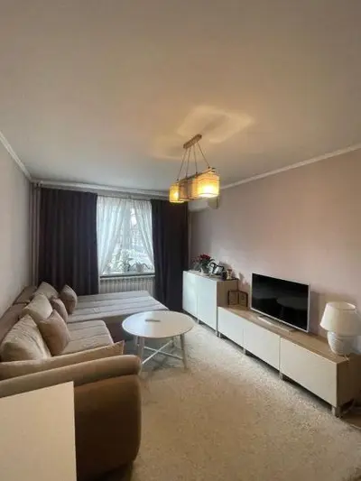 Vand Apartament de 3 Camere Zona Rahova