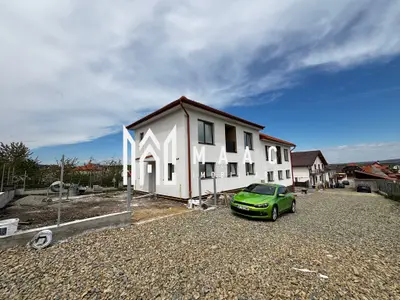 Casă Tip Duplex | 4 Camere | 2 Balcoane | Terasă | Șura Mică