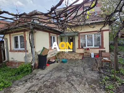 Casa cu 2 camere, 300 mp teren, pretabila pt. muncitori, Cetate