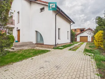 Vilă modernă 5 camere Mosnița Nouă