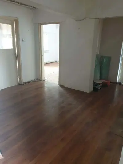 BRASADAS vinde ap 4 cam etaj 10/10 Careiului.