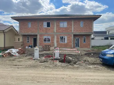 Jumătate de duplex la roșu de vânzare în Giarmata Vii, 129,52 mp utili