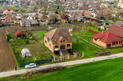 PRET NOU! Casă 6 camere - la roșu - Zimandcuz, Arad – COMISION 0
