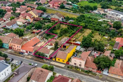 Casa cu potential multiplu cu teren generos pe strada Dunarii