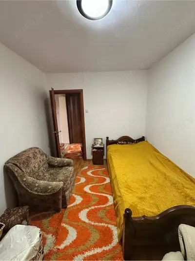 BRASADAS vinde ap 2 cam cu balcon etaj 2/3 Botizului.