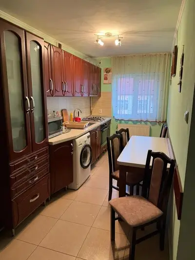 Apartament 3 camere – Centru