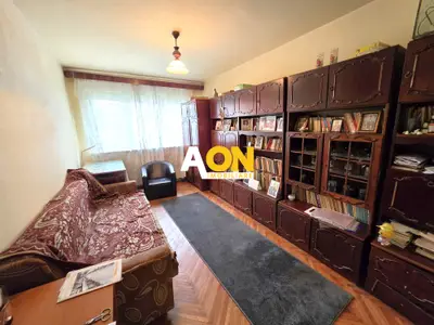 Apartament 3 camere, semidecomandat, parter, Cetate, strada Closca