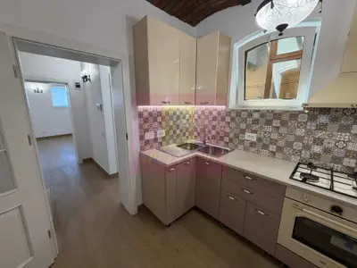 Casă de închiriat lângă Piața Victoriei | 5 camere, 120 mp