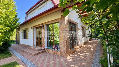 Casa spatioasa cu teren de 800 mp, Muntenii de Jos - 5 camere