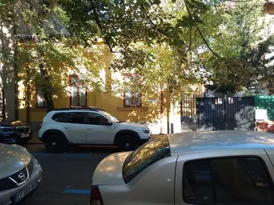 Inchiriez casa la curte in centru,zona Foisorul de Foc