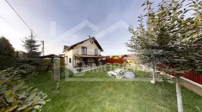 Casa cu 4 camere, 230mp, garaj, Zona Corunca