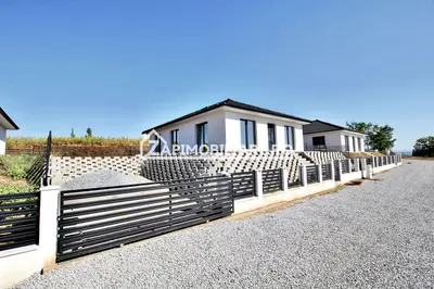 Casa pe 1 nivel,4 camere,2 bai,110 mp.1 dressing,500mp teren