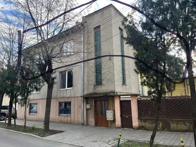 BRASADAS vinde ap 5 cam etaj 1 in casa cu etaj centru vechi.