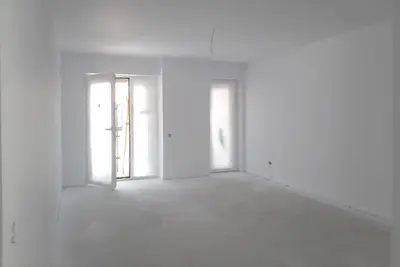 Apartament 3 camere 82 mp + 2 terase de 24 mp zona rezidentiala aerisita
