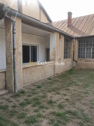 Casă de vânzare cu teren generos în Valea lui Mihai
