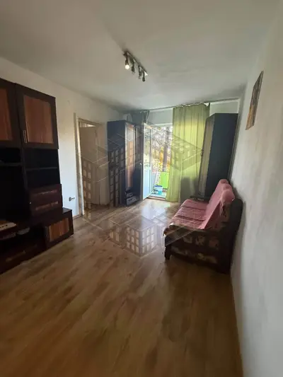 Apartament cu 2 camere, semidecomandat,etajul 2, zona Sagului