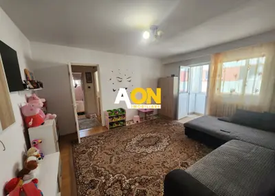 De vanzare apartament 3 camere, etaj intermediar, Cetate